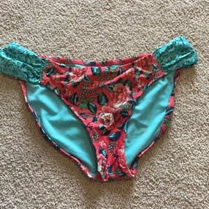 Floral bikini bottom size M purchased from Everything But Water. Worn once!